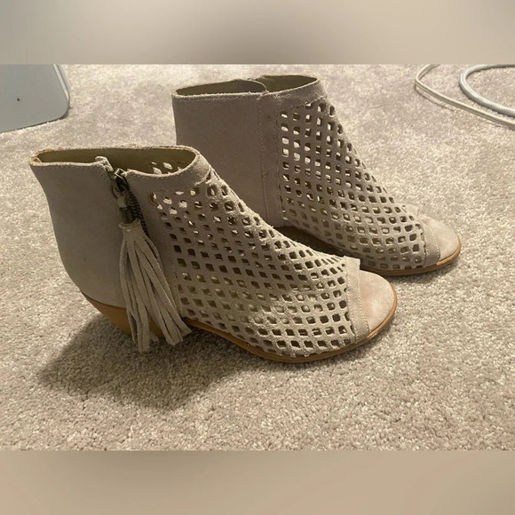 Matisse Indie Bone Gray/White Suede Leather Cutout Ankle Booties - Picture 2 of 14